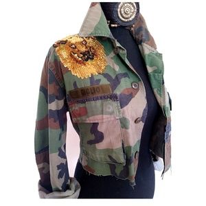 Women's cropped camo vintage army green camouflage